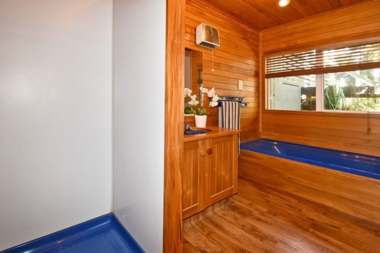 Photo of property in 18 Evans Pass Road, Sumner, Christchurch, 8081