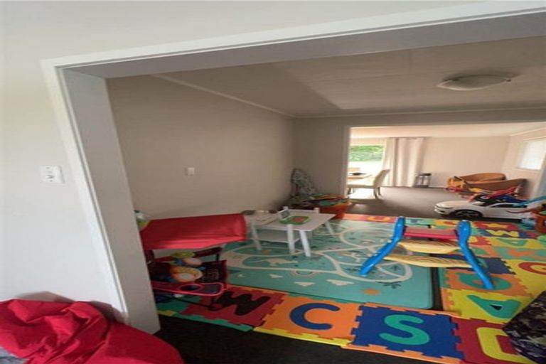 Photo of property in 4 Pahi Place, West Harbour, Auckland, 0618