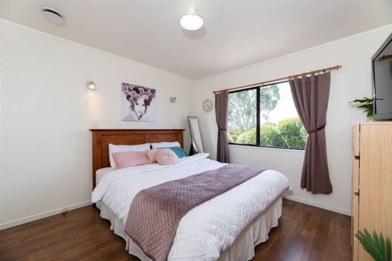 Photo of property in 1/253 Glenfield Road, Hillcrest, Auckland, 0627