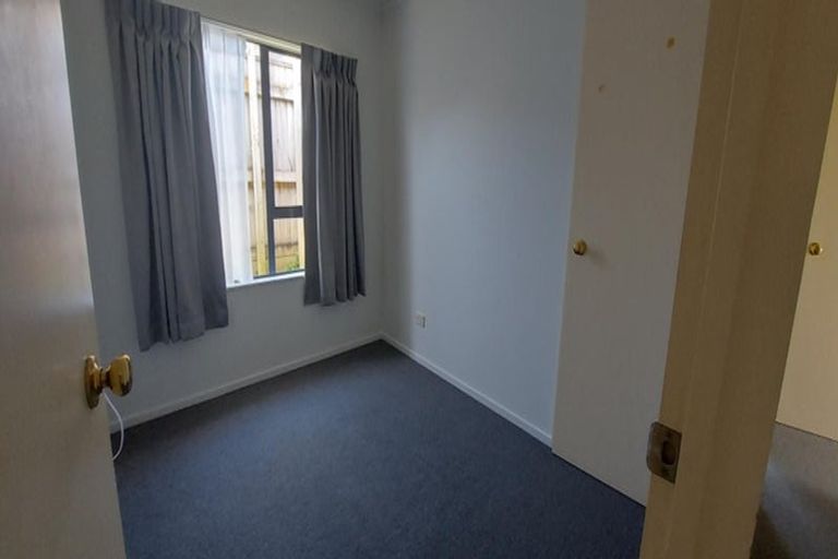 Photo of property in 1/10 Netherlands Avenue, Kelston, Auckland, 0602