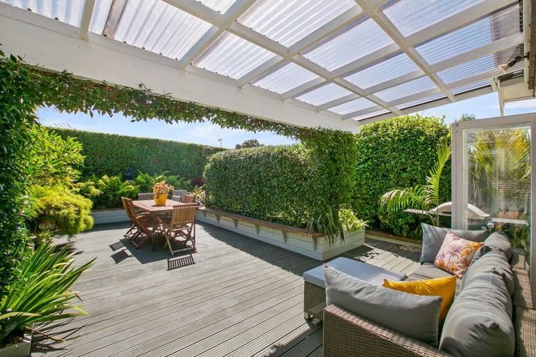 Photo of property in 76 Barrett Street, Westown, New Plymouth, 4310