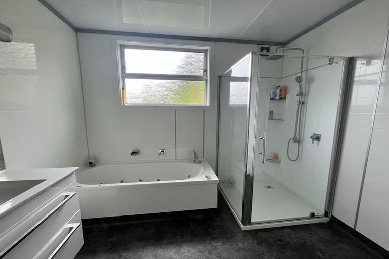 Photo of property in 1 Fyvie Avenue, Tawa, Wellington, 5028