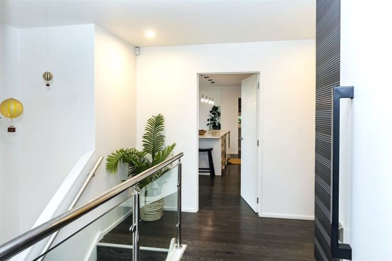 Photo of property in 300 Centaurus Road, Hillsborough, Christchurch, 8022