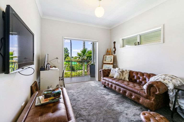 Photo of property in 4 Puriri Boulevard, Orewa, 0931