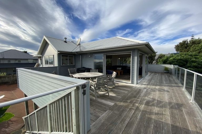 Photo of property in 20 Messenger Terrace, Oakura, 4314