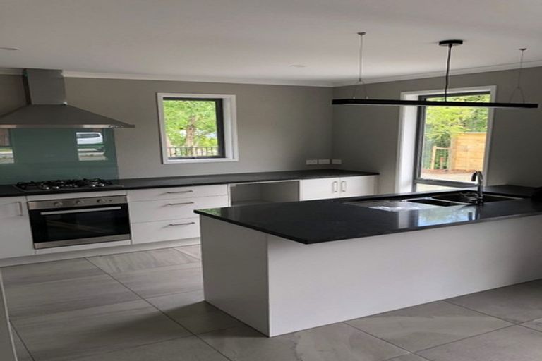 Photo of property in 4 Genoa Place, Whitby, Porirua, 5024