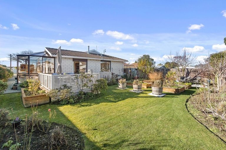 Photo of property in 2/135 Sawyers Arms Road, Northcote, Christchurch, 8052