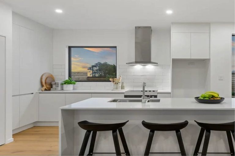 Photo of property in 4/82 East Coast Road, Milford, Auckland, 0620