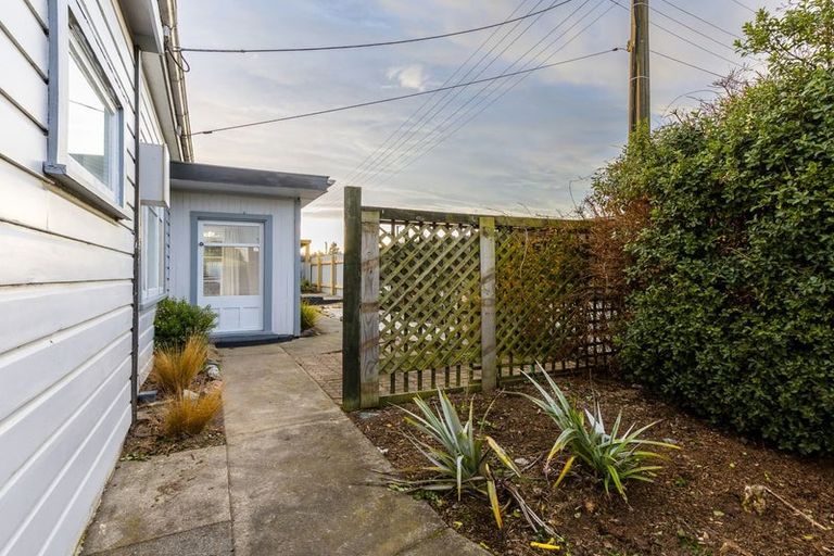 Photo of property in 12 Rhodes Street, Waimate, 7924