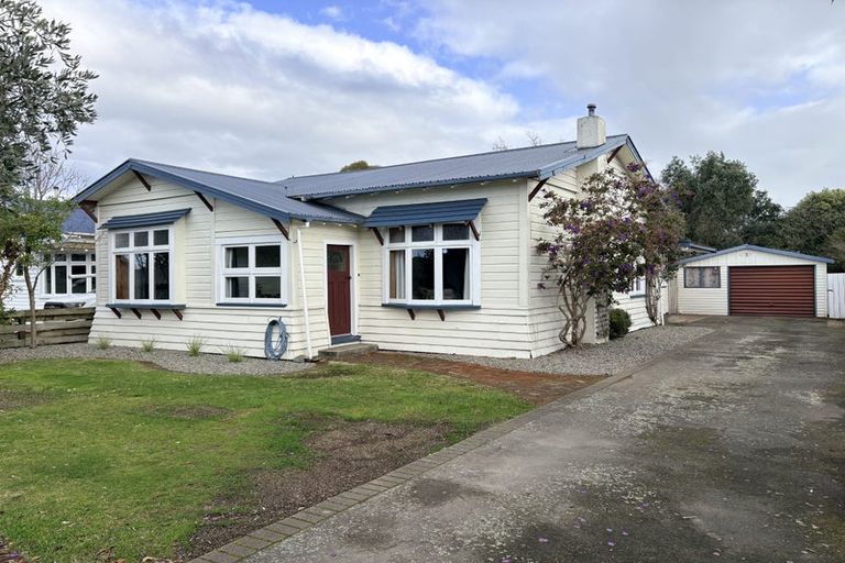 Photo of property in 24 Lyndhurst Street, Takaro, Palmerston North, 4412