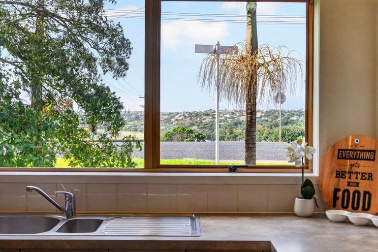 Photo of property in 86 Stanmore Bay Road, Stanmore Bay, Whangaparaoa, 0932