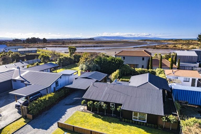 Photo of property in 4 Swindells Road, Waikuku Beach, 7473
