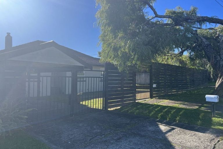 Photo of property in 1/9 Corrella Road, Belmont, Auckland, 0622