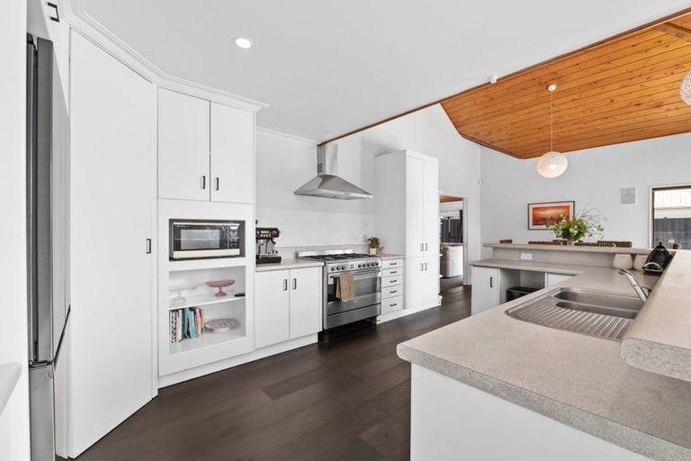 Photo of property in 2 Dallinger Street, St Andrews, Hamilton, 3200