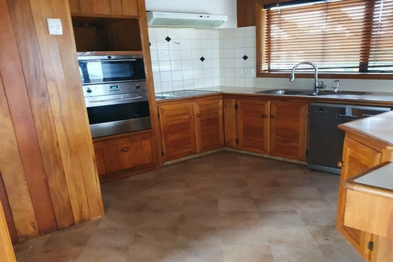 Photo of property in 1 Millen Place, Clarks Beach, 2122