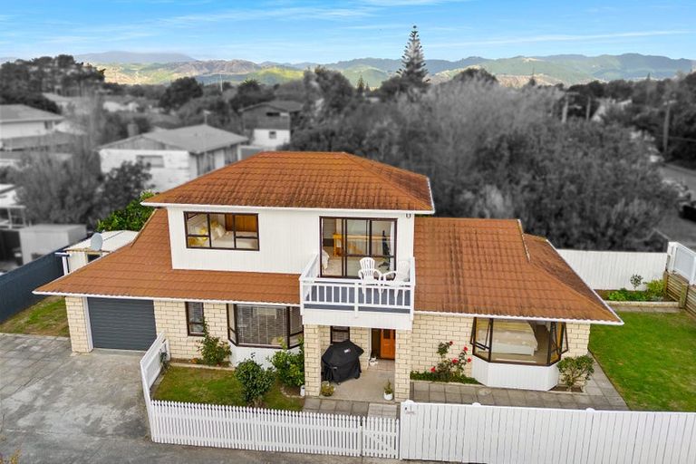 Photo of property in 7 Ngapotiki Street, Paraparaumu Beach, Paraparaumu, 5032