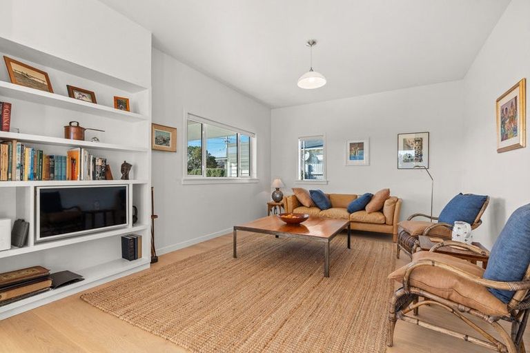 Photo of property in 2 Naples Street, Martinborough, 5711