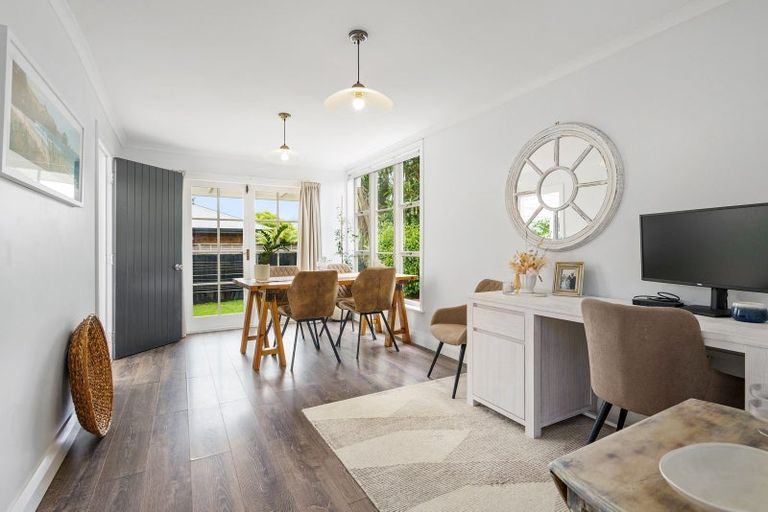 Photo of property in 92 Williams Street, Cambridge, 3434