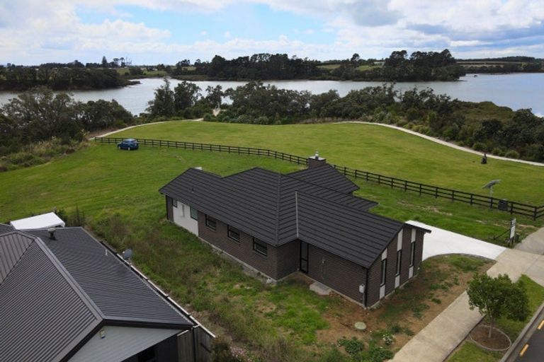 Photo of property in 73 Tahuna Minhinnick Drive, Glenbrook, 2681