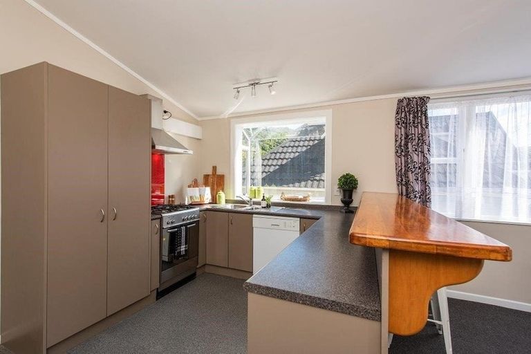 Photo of property in 296 Karori Road, Karori, Wellington, 6012