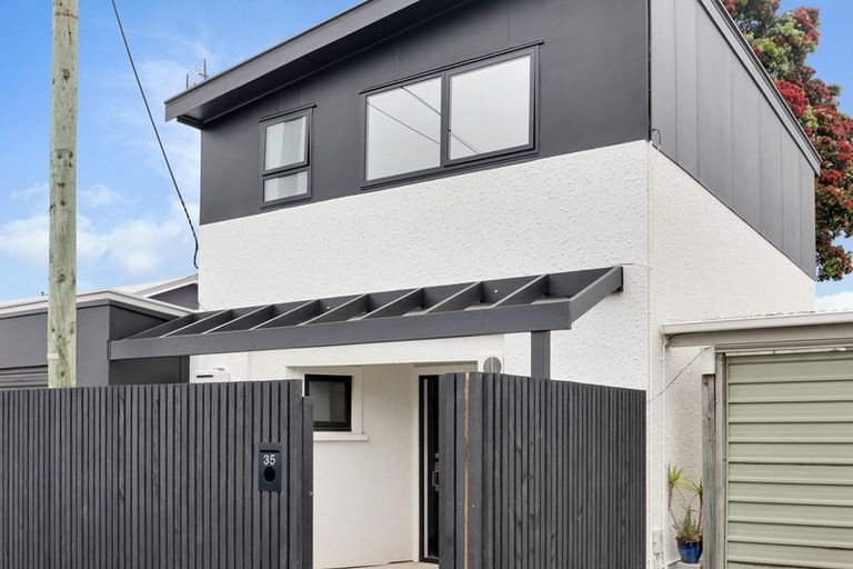Photo of property in 35 Young Street, New Plymouth, 4310