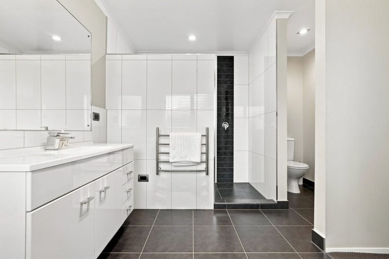 Photo of property in 2 Flavell Drive, Orewa, 0931