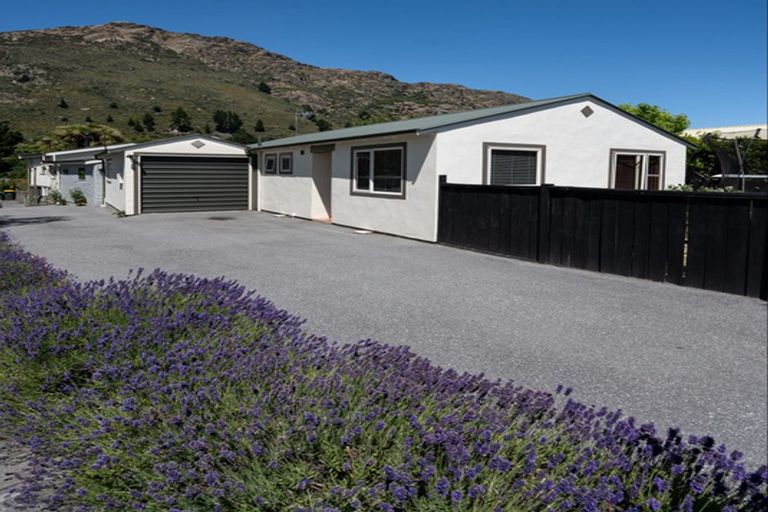 Photo of property in 40a Remarkables Crescent, Frankton, Queenstown, 9300