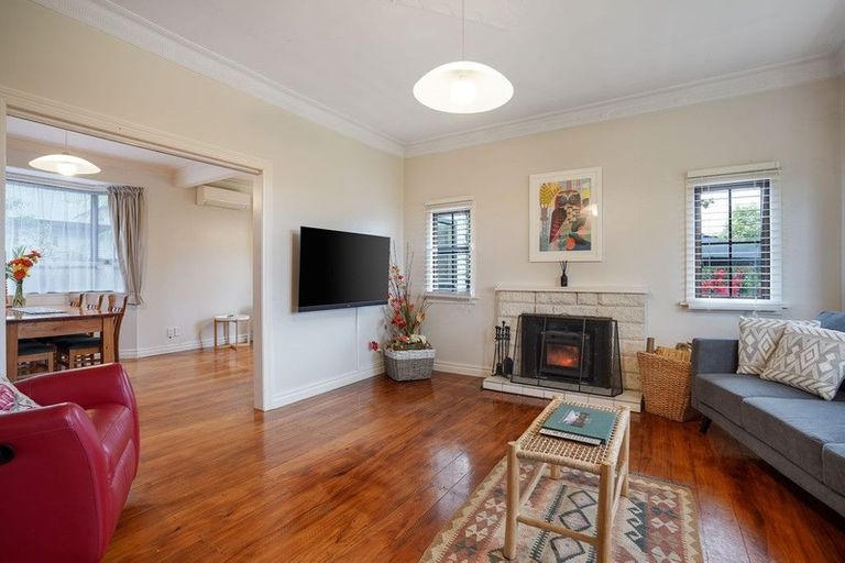 Photo of property in 6 Centennial Drive, Hokowhitu, Palmerston North, 4410