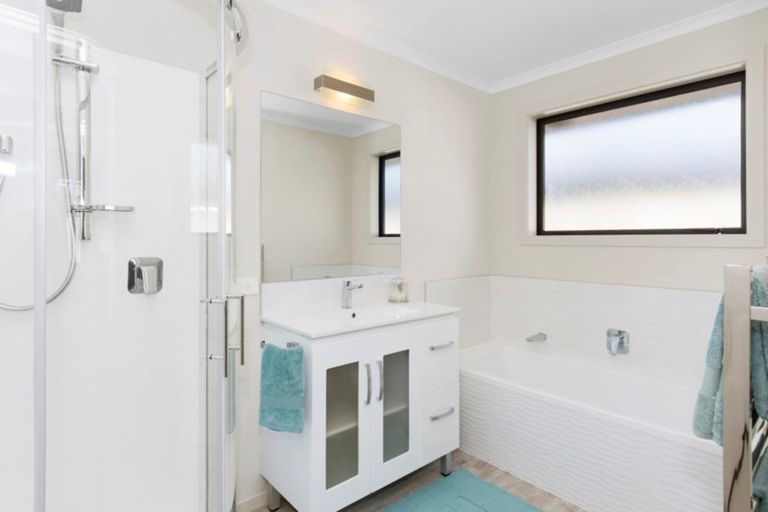 Photo of property in 6 Warlock Way, Papamoa, 3118