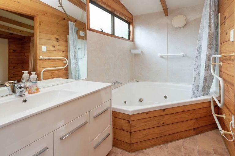 Photo of property in 2/30 Abercrombie Street, Howick, Auckland, 2014