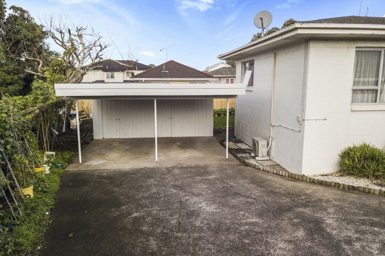 Photo of property in 2/2 Roslyn Road, Mount Wellington, Auckland, 1060