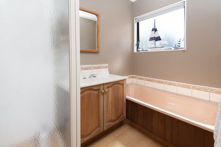 Photo of property in 8 Thurston Place, Bucklands Beach, Auckland, 2012