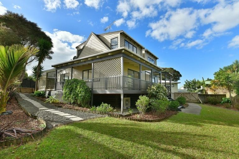 Photo of property in 16 Albatross Road, Red Beach, 0932