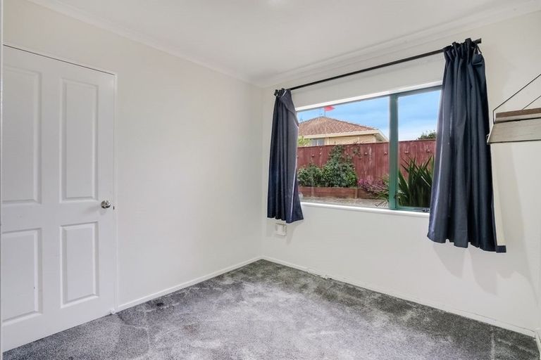 Photo of property in 17 Glenveagh Park Drive, Weymouth, Auckland, 2103