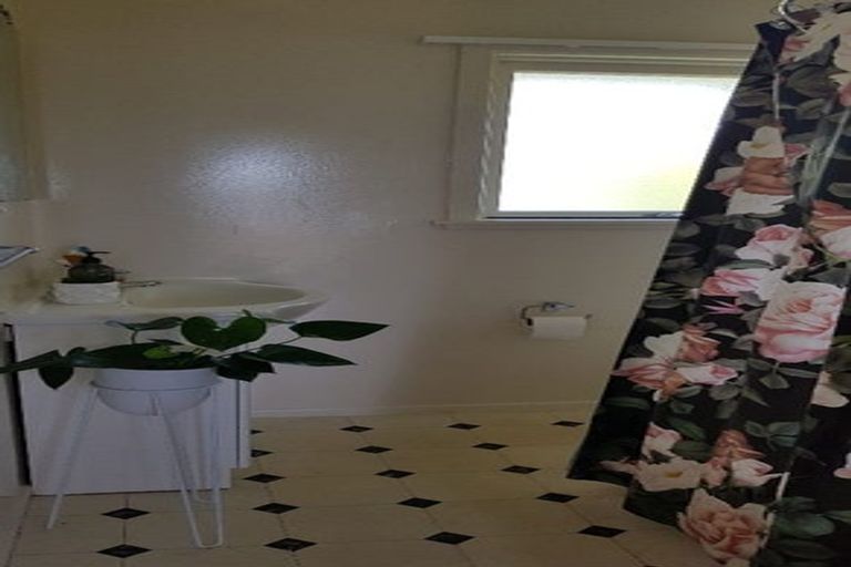 Photo of property in 2/4a Corrella Road, Belmont, Auckland, 0622