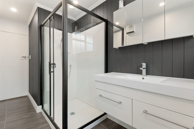 Photo of property in 30 Scotland Terrace, Green Island, Dunedin, 9018