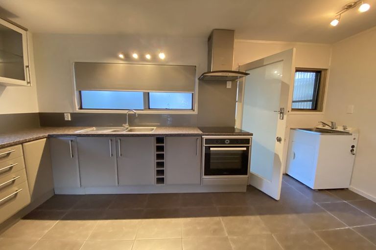 Photo of property in 1/6 Kathleen Street, Totara Vale, Auckland, 0627