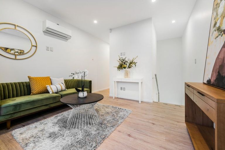 Photo of property in 3/14 Sabot Place, Massey, Auckland, 0614