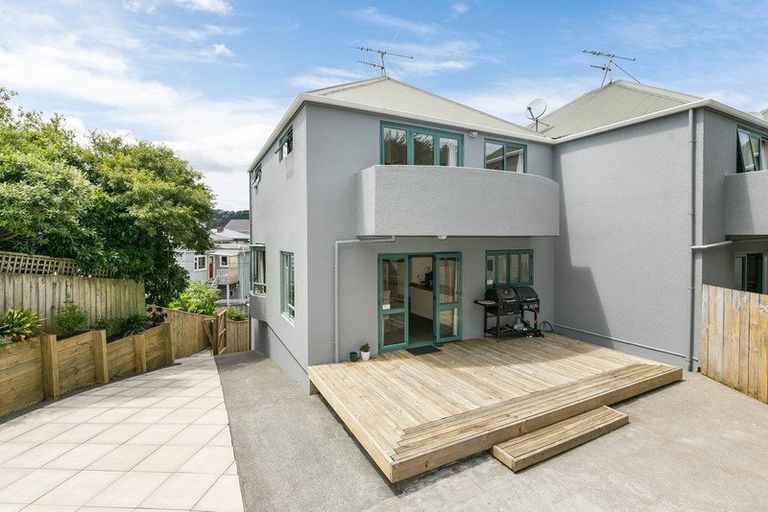 Photo of property in 1 Oak Grove, Mount Cook, Wellington, 6011