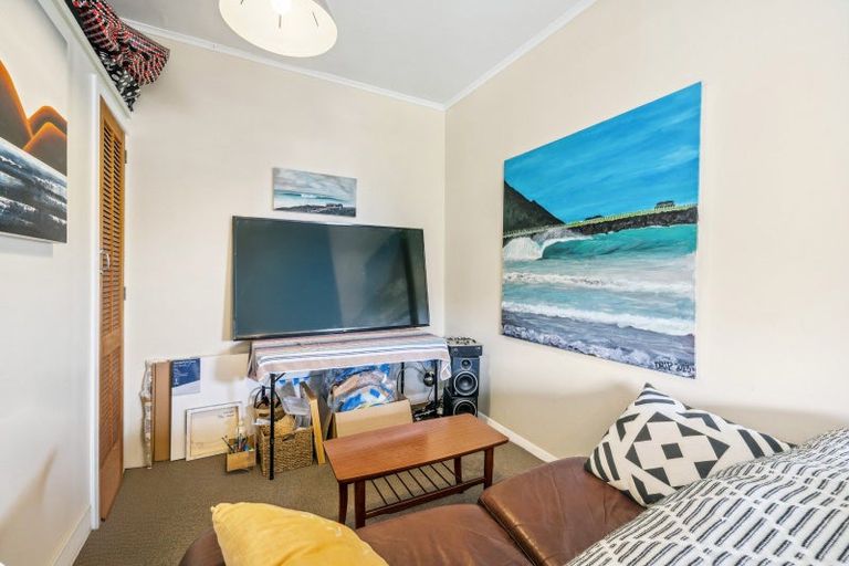 Photo of property in 11 Aranoni Street, Island Bay, Wellington, 6023