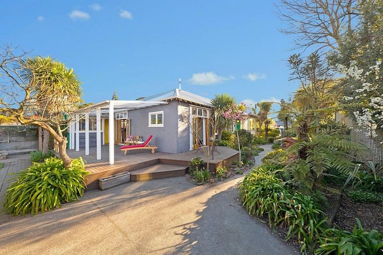 Photo of property in 216 Geraldine Street, Edgeware, Christchurch, 8013