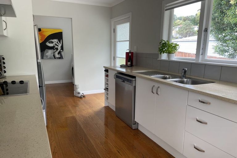 Photo of property in 2 Blenheim Street, Glenfield, Auckland, 0629