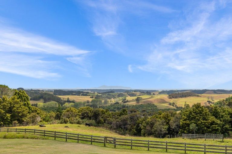 Photo of property in 32 Aroha Road, Te Arai, Wellsford, 0975