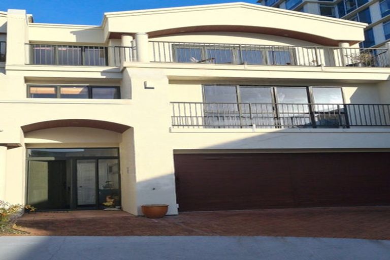 Photo of property in 7/22 Oriental Terrace, Oriental Bay, Wellington, 6011