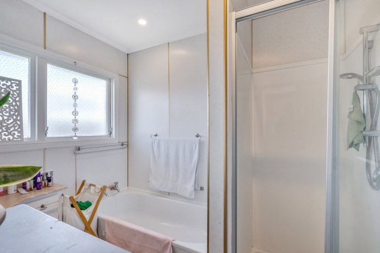 Photo of property in 2/90 Pakuranga Road, Pakuranga, Auckland, 2010