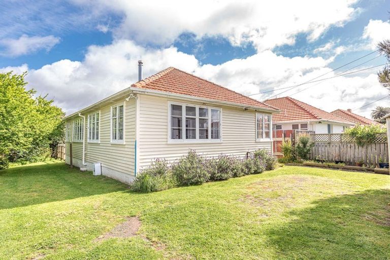 Photo of property in 6 Elm Street, Gonville, Whanganui, 4501