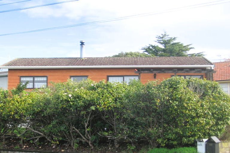 Photo of property in 2/111 Lincoln Park Avenue, Massey, Auckland, 0614