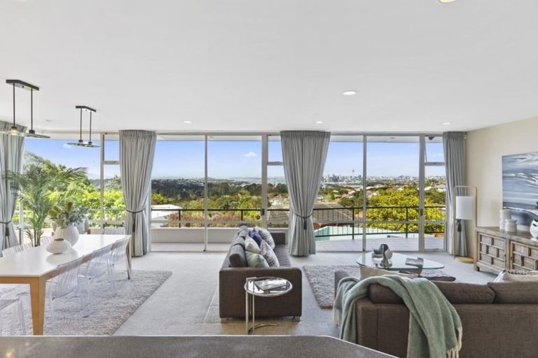 Photo of property in 10 Bragato Place, Chatswood, Auckland, 0626