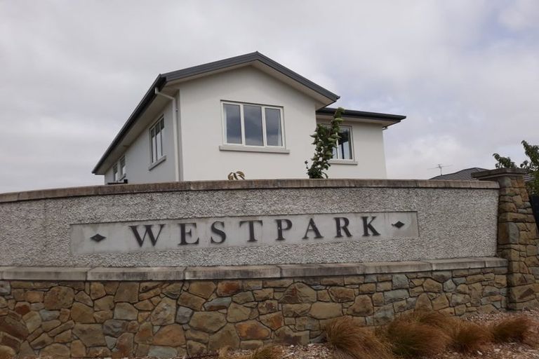 Photo of property in 2 Westpark Drive, Burnside, Christchurch, 8053