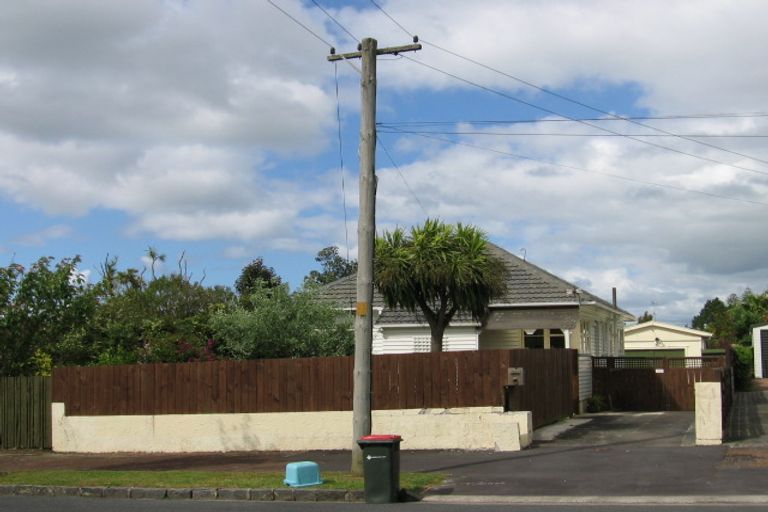 Photo of property in 31 Hawea Road, Point Chevalier, Auckland, 1022